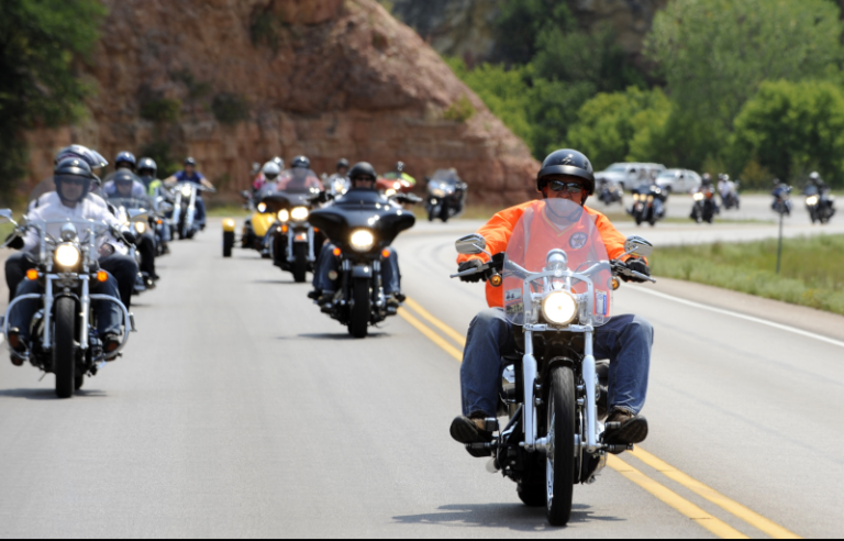 Bikers01b 185884028 l 768x492
